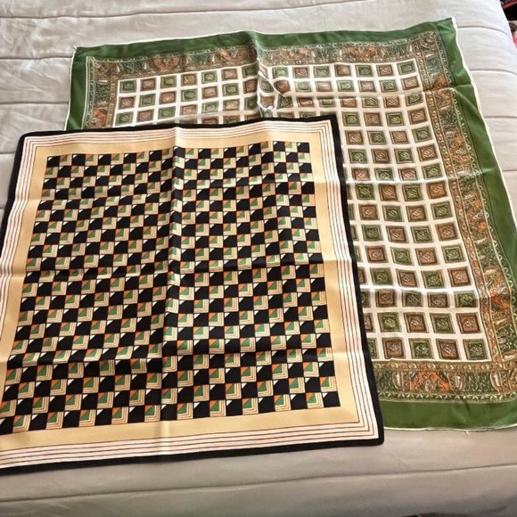 Set of 2 vintage women's geometric pattern scarves - Picture 1 of 10